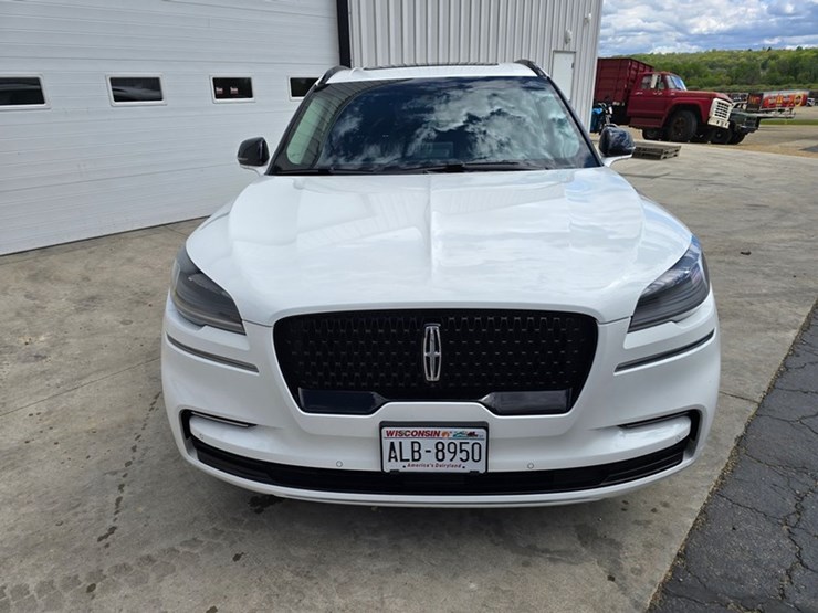 2024-lincoln-aviator-image-8