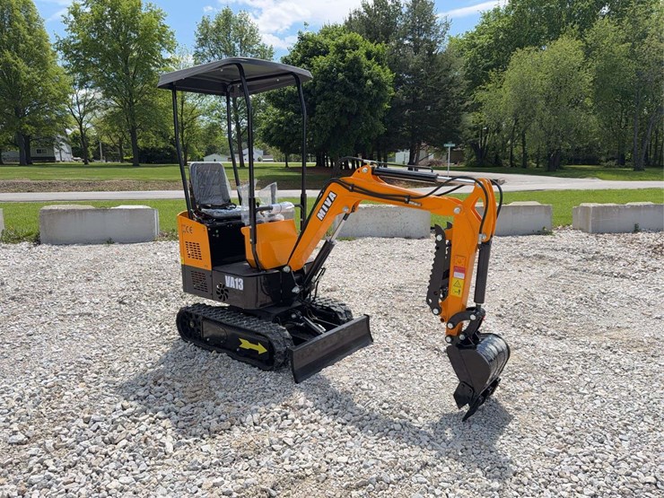 2026-miva-va13-mini-excavator-image-7