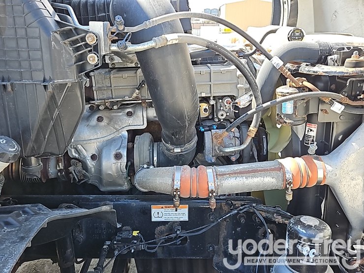 2020-freightliner-cascadia-126-image-28