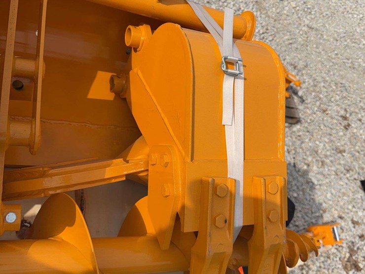 (8)-mini-excavator-attachments-image-7