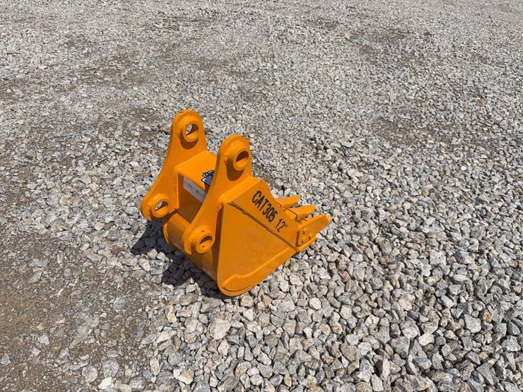 2026-giyi-12"-excavator-bucket-image-3