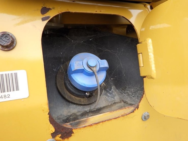 2015-caterpillar-d4k2-lgp-image-10