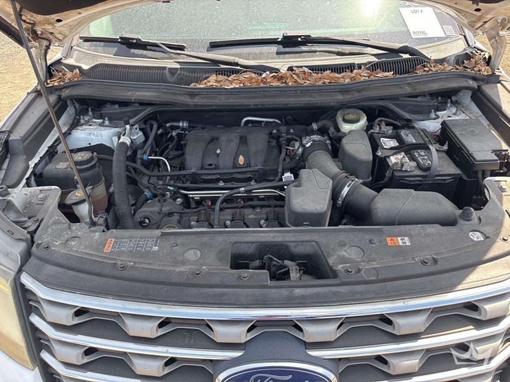 2016-ford-explorer-image-7