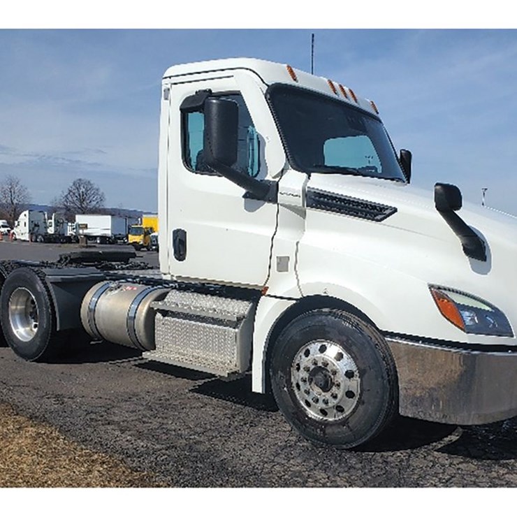 2020 FREIGHTLINER CASCADIA 126