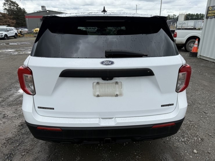 2020-ford-explorer-image-13