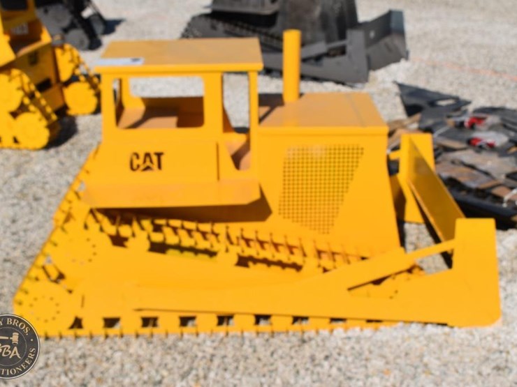 caterpillar-dozer-lawn-ornament-44960-image-1