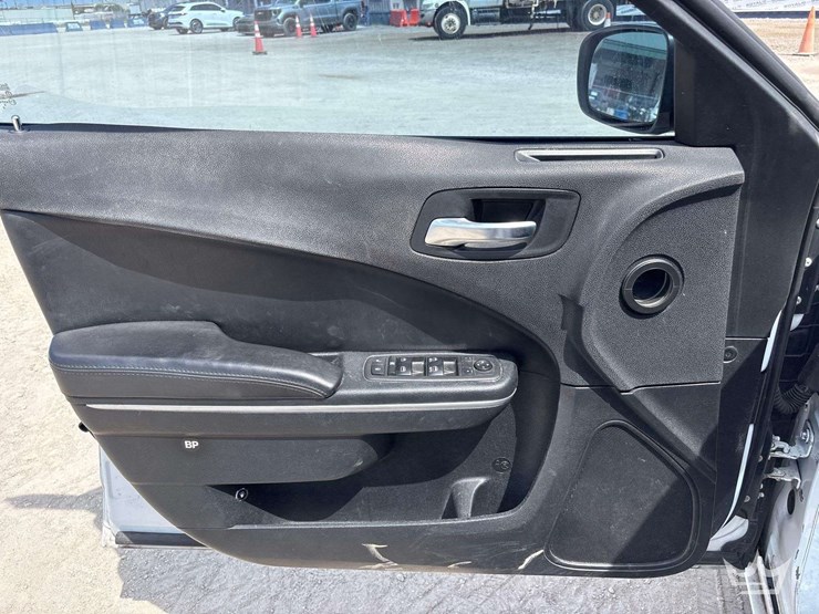 2018-dodge-charger-sedan-image-9