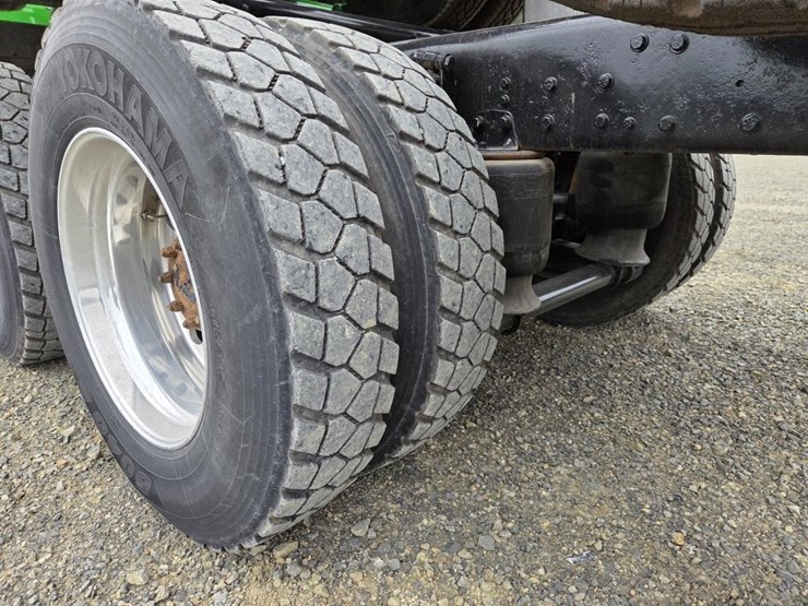2015-kenworth-t800-image-69
