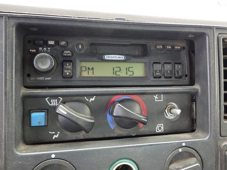 2003-freightliner-fc70-image-47