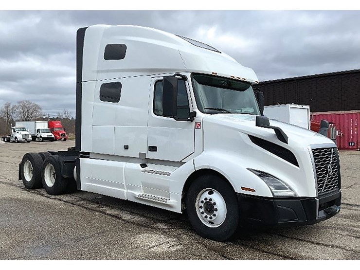 2021-volvo-vnl-760-image-1