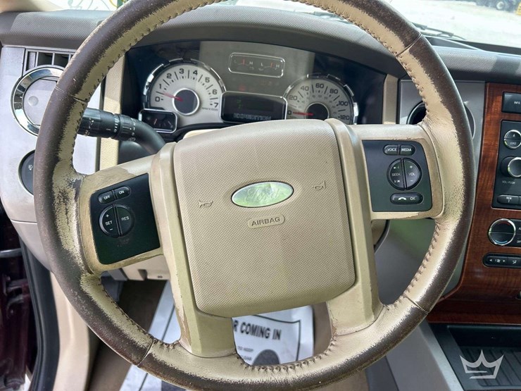 2010-ford-expedition-image-13