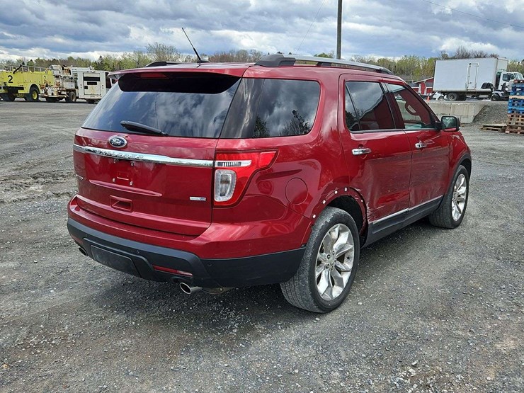 2015-ford-explorer-image-4