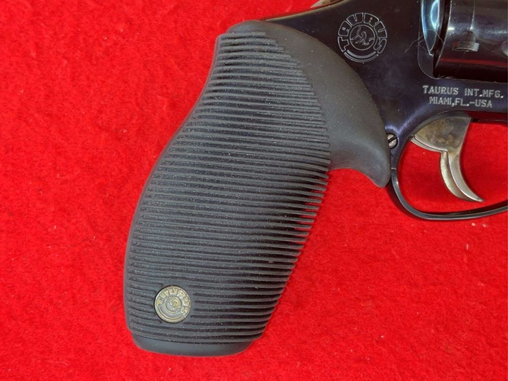 taurus-tracker-revolver-.22-lr-image-14