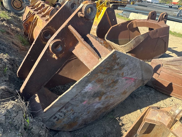 #4856-•-approx-50"-sand-excavator-bucket-image-4