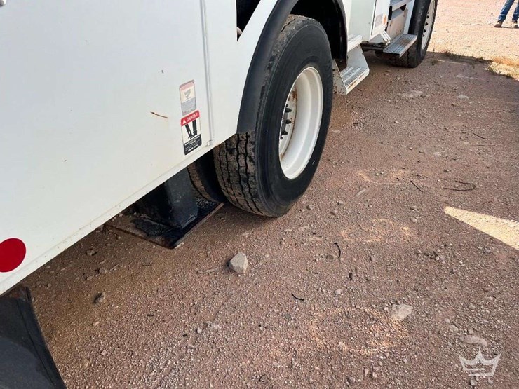 freightliner-m2-106-image-10