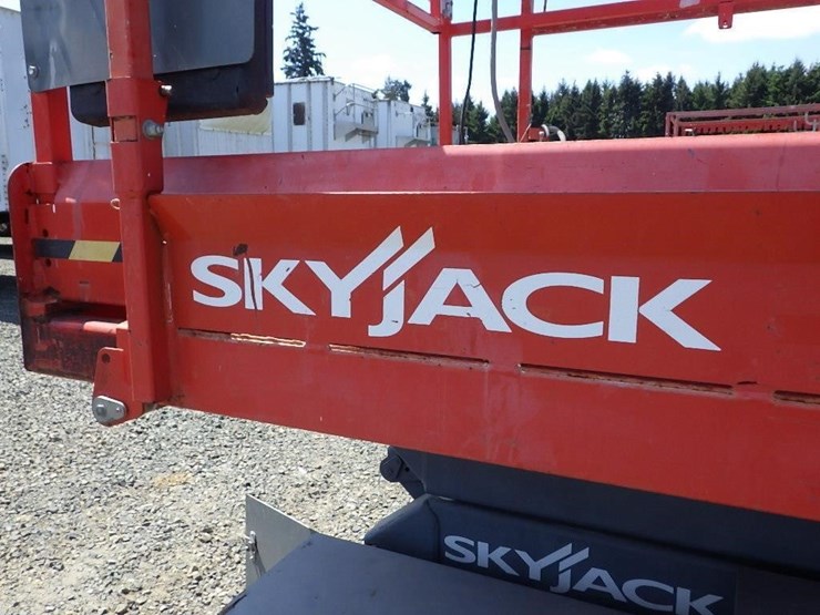 2014-skyjack-sj6832rt-image-21