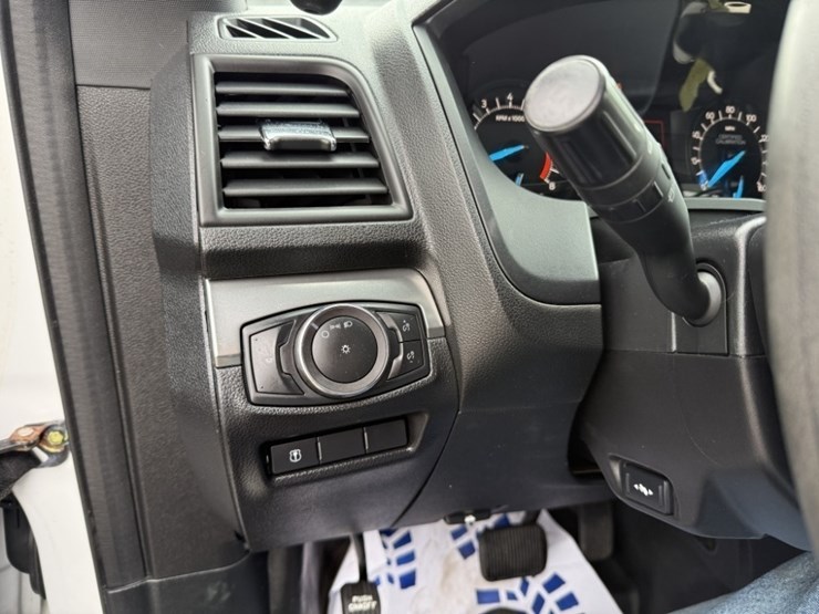 2018-ford-explorer-image-22