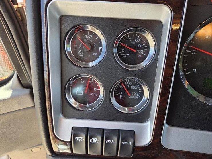 2026-kenworth-t800-image-27