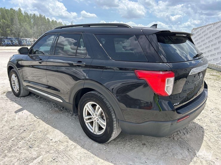 2022-ford-explorer-image-4