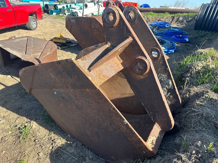#4856-•-approx-50"-sand-excavator-bucket-image-3