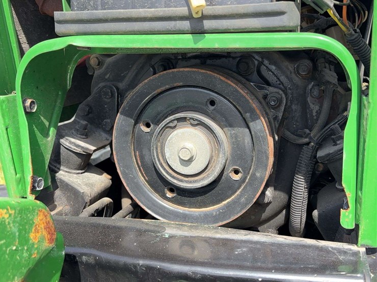 john-deere-322-image-11