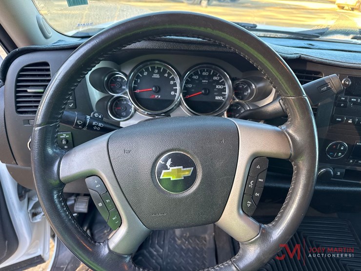 2011-chevrolet-silverado-1500-image-34