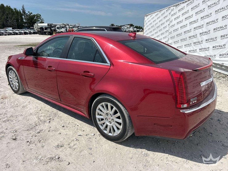 2010-cadillac-cts-sedan-image-5