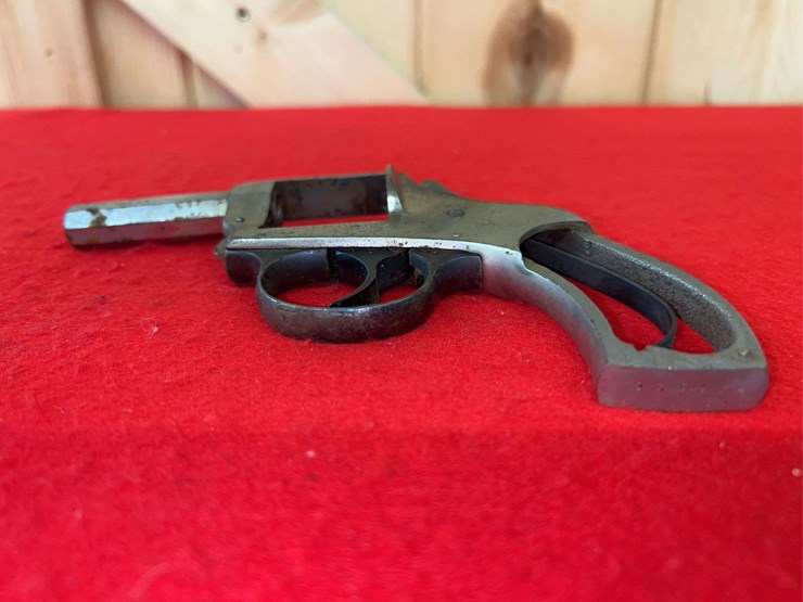 h&r-arms-company-safety-hammer-double-action-revolver,-.32-s&w-image-7