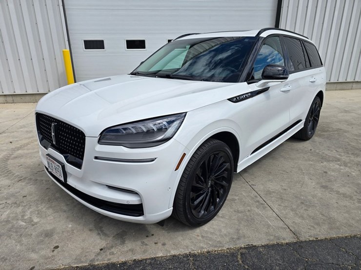 2024-lincoln-aviator-image-1