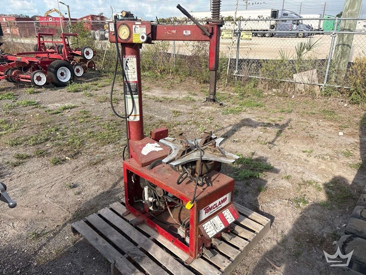 coats-rim-clamp-tire-changer-image-3