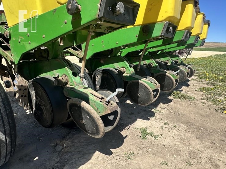1996-john-deere-1750-image-17