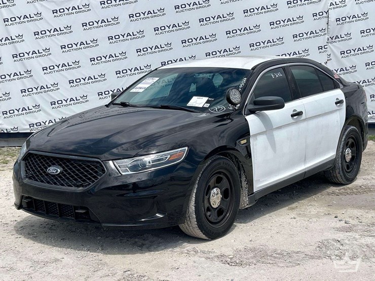 2018-ford-taurus-sedan.-image-1