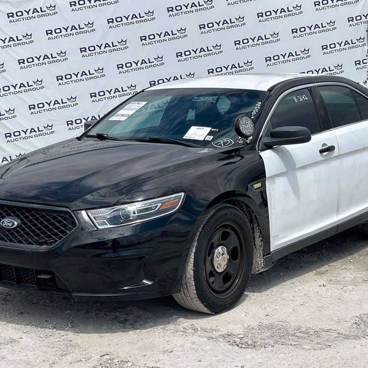 2018 Ford Taurus Sedan.