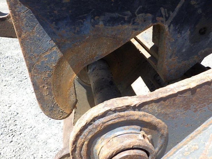 deere-245g-lc-image-23
