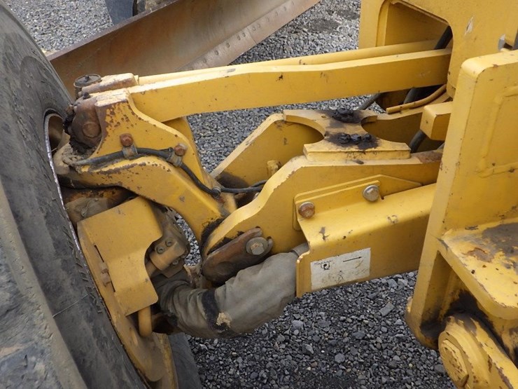 2016-deere-772gp-image-36