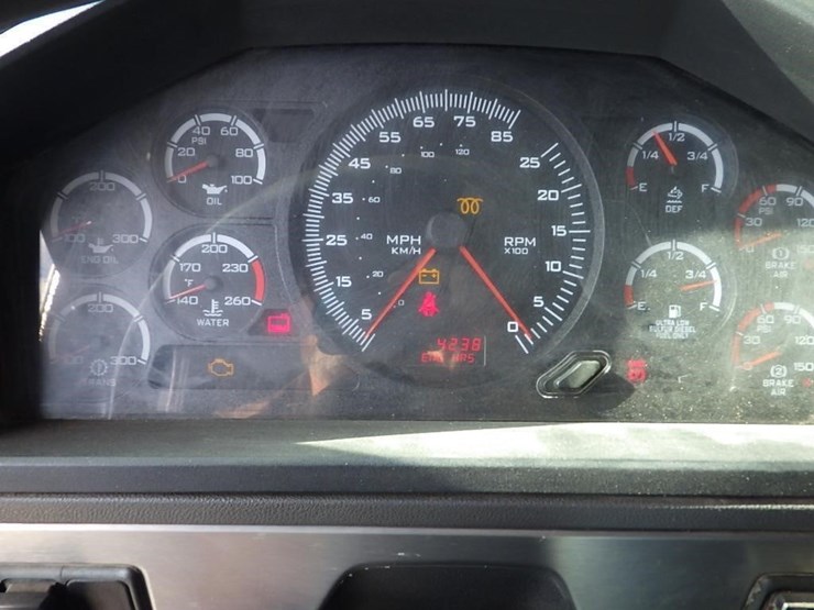 2014-caterpillar-ct660-image-53