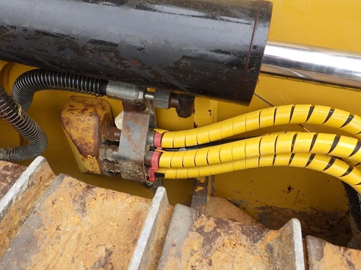 2015-caterpillar-d4k2-lgp-image-23