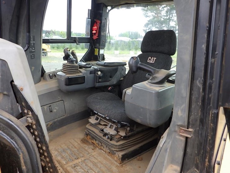 2011-caterpillar-d7e-image-34