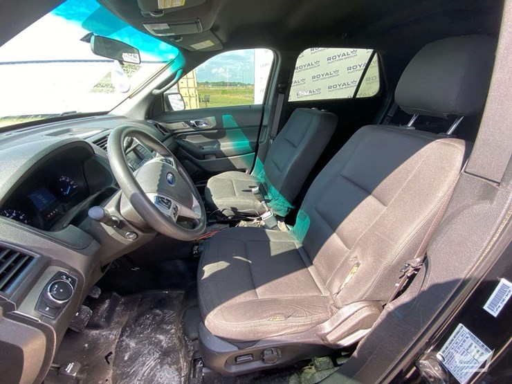 2015-ford-explorer-image-12
