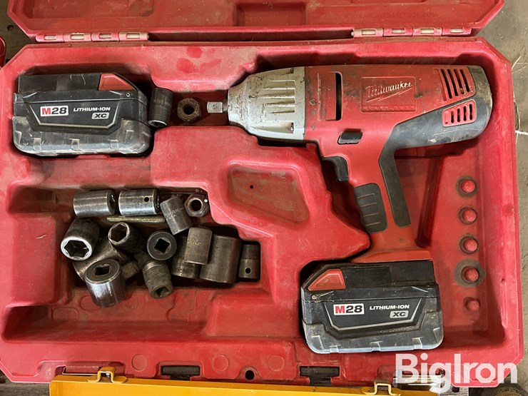 milwaukee-drill-impact-&-heavy-duty-hammer-image-9