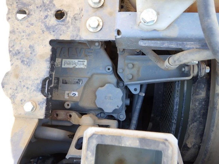 deere-245g-lc-image-37