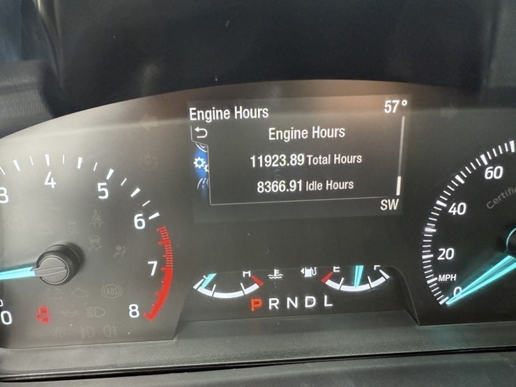 2020-ford-explorer-image-30