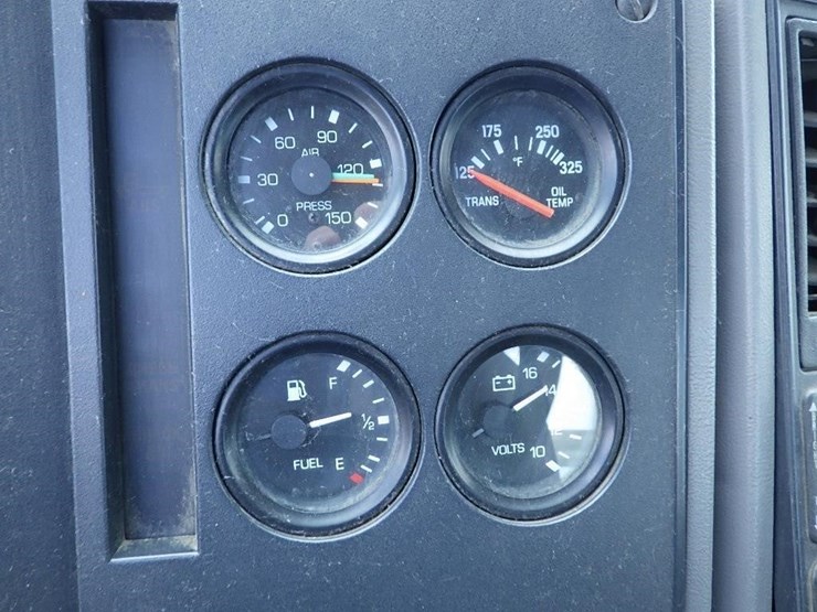 2003-freightliner-fc70-image-45