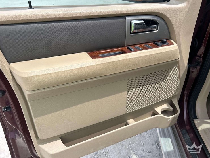 2010-ford-expedition-image-11