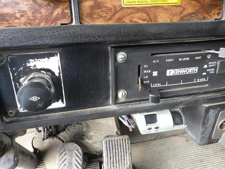1996-kenworth-t800b-image-49