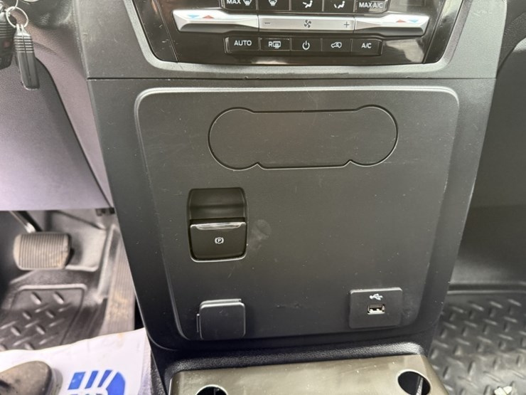 2020-ford-explorer-image-28