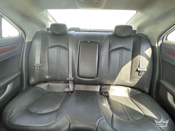 2010-cadillac-cts-sedan-image-18