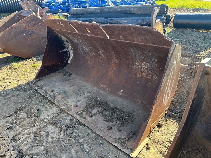#4858-•-approx-112"-loader-bucket-image-2