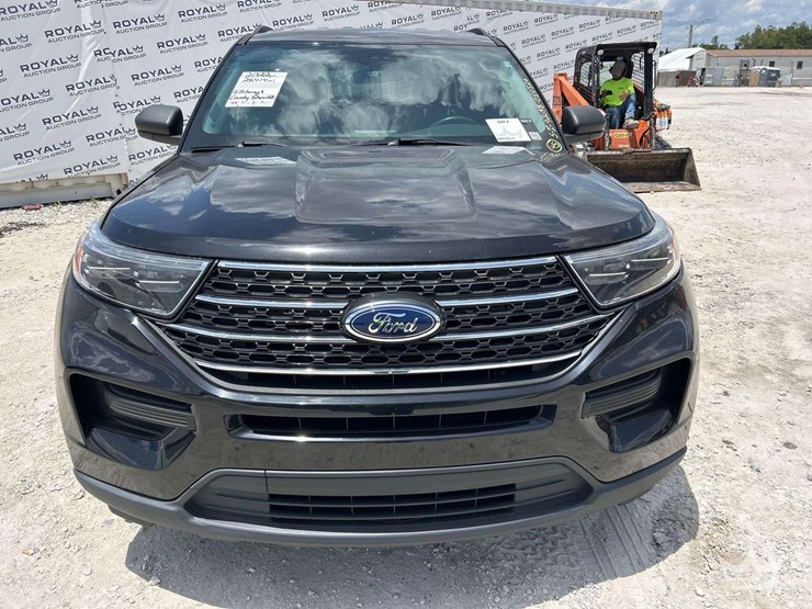 2022-ford-explorer-image-25