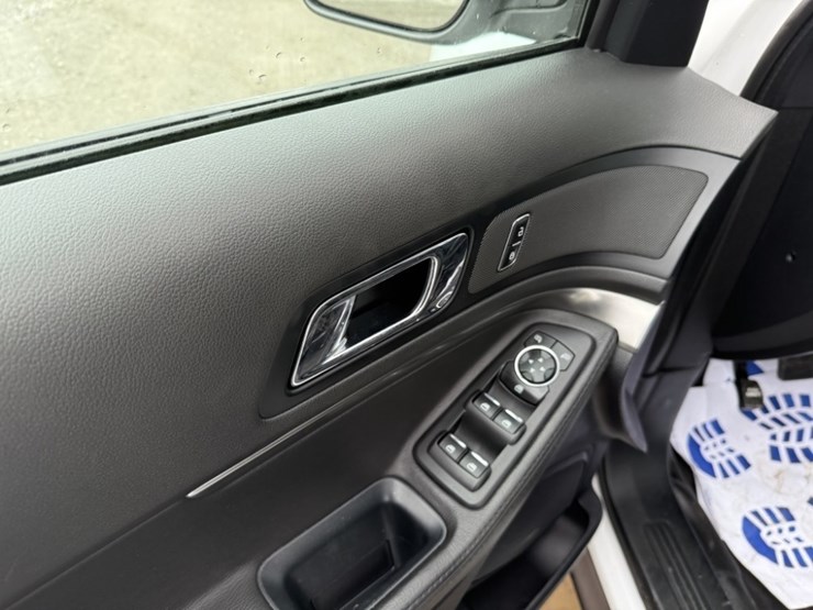 2018-ford-explorer-image-22